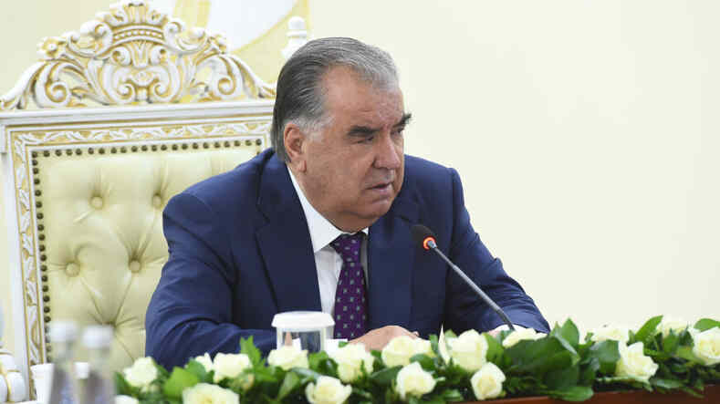Президент Таджикистана опасается грядущей засухи